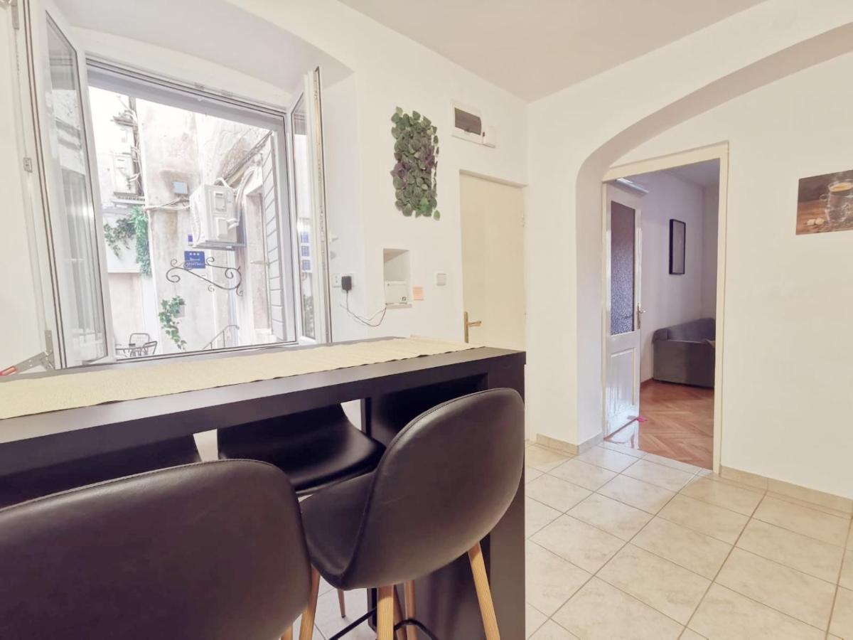 One Bedroom Apartment In The Old Town Split Buitenkant foto